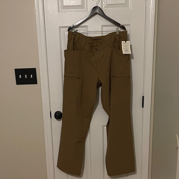 Duluth Trading Co Other - Duluth Trading Co Men's Tan Cargo Pants